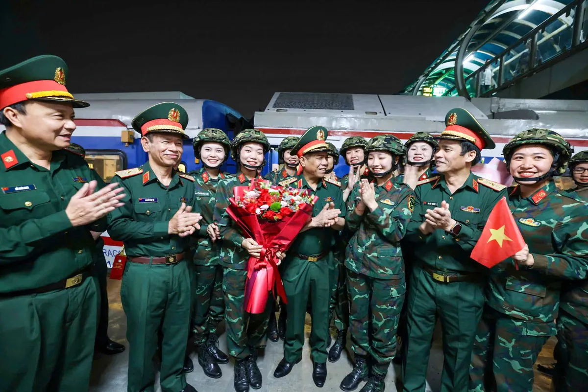 Chuyến t&agrave;u đặc biệt chở h&agrave;ng ngh&igrave;n qu&acirc;n nh&acirc;n l&ecirc;n đường v&agrave;o miền Nam hội qu&acirc;n - Ảnh 3.