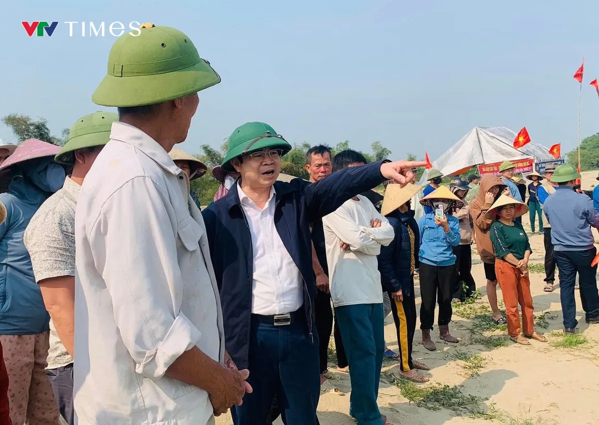 Vụ người d&acirc;n dựng lều, phản đối t&agrave;u h&uacute;t c&aacute;t tại Nghệ An: Y&ecirc;u cầu doanh nghiệp khắc phục khu vực b&atilde;i bồi - Ảnh 2.