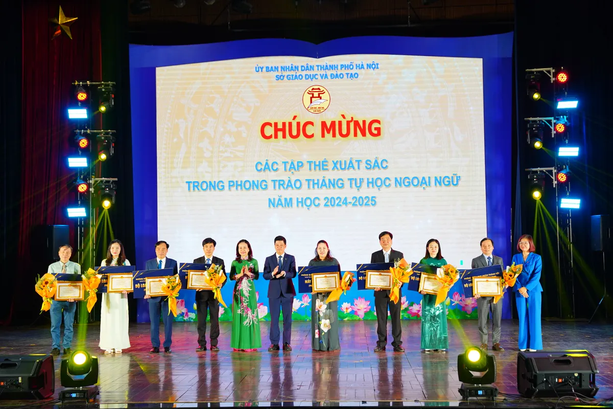 Hà Nội lan tỏa tinh thần tự học ngoại ngữ - Ảnh 1.