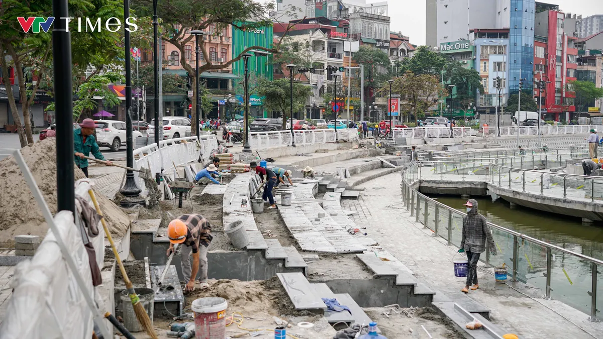 Cận cảnh sân khấu nổi hồ Hoàng Cầu chuẩn bị hoàn thành - Ảnh 7.