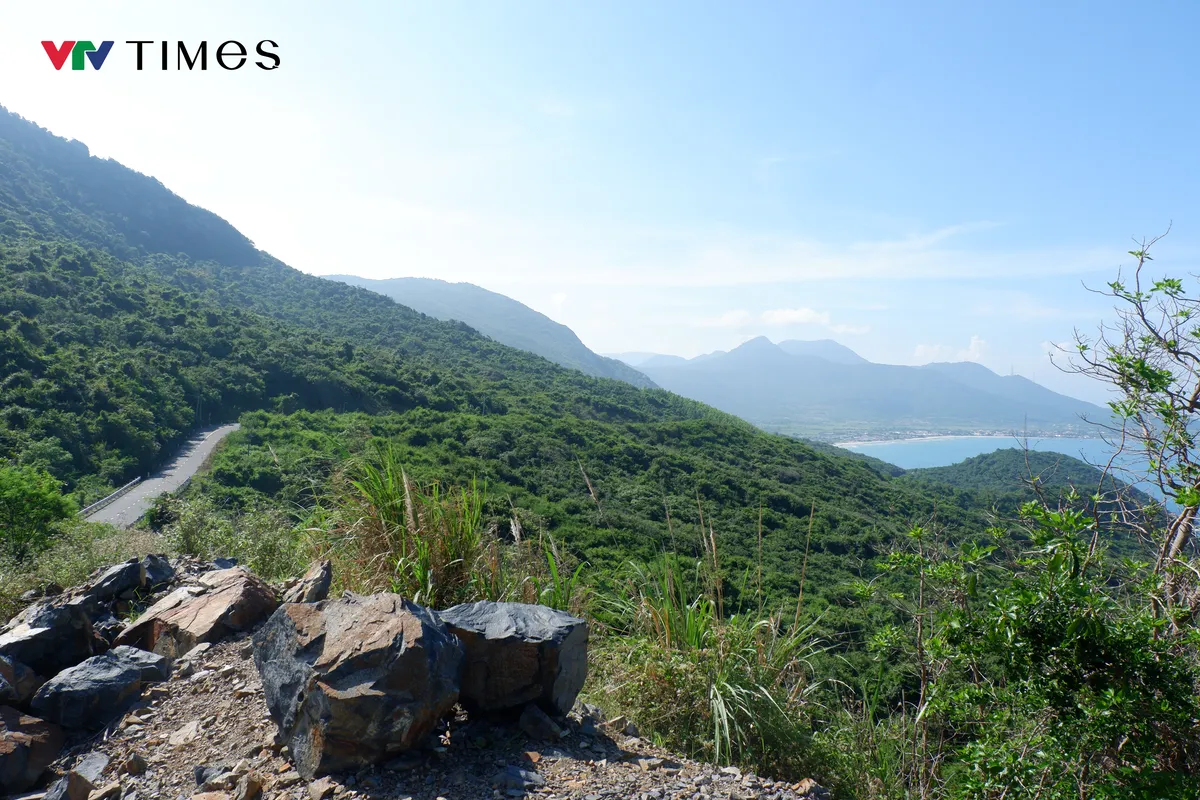 Gành Nhảy - Ninh Vân: Cung đường đèo ven biển uốn lượn giữa lưng chừng núi - Ảnh 8.