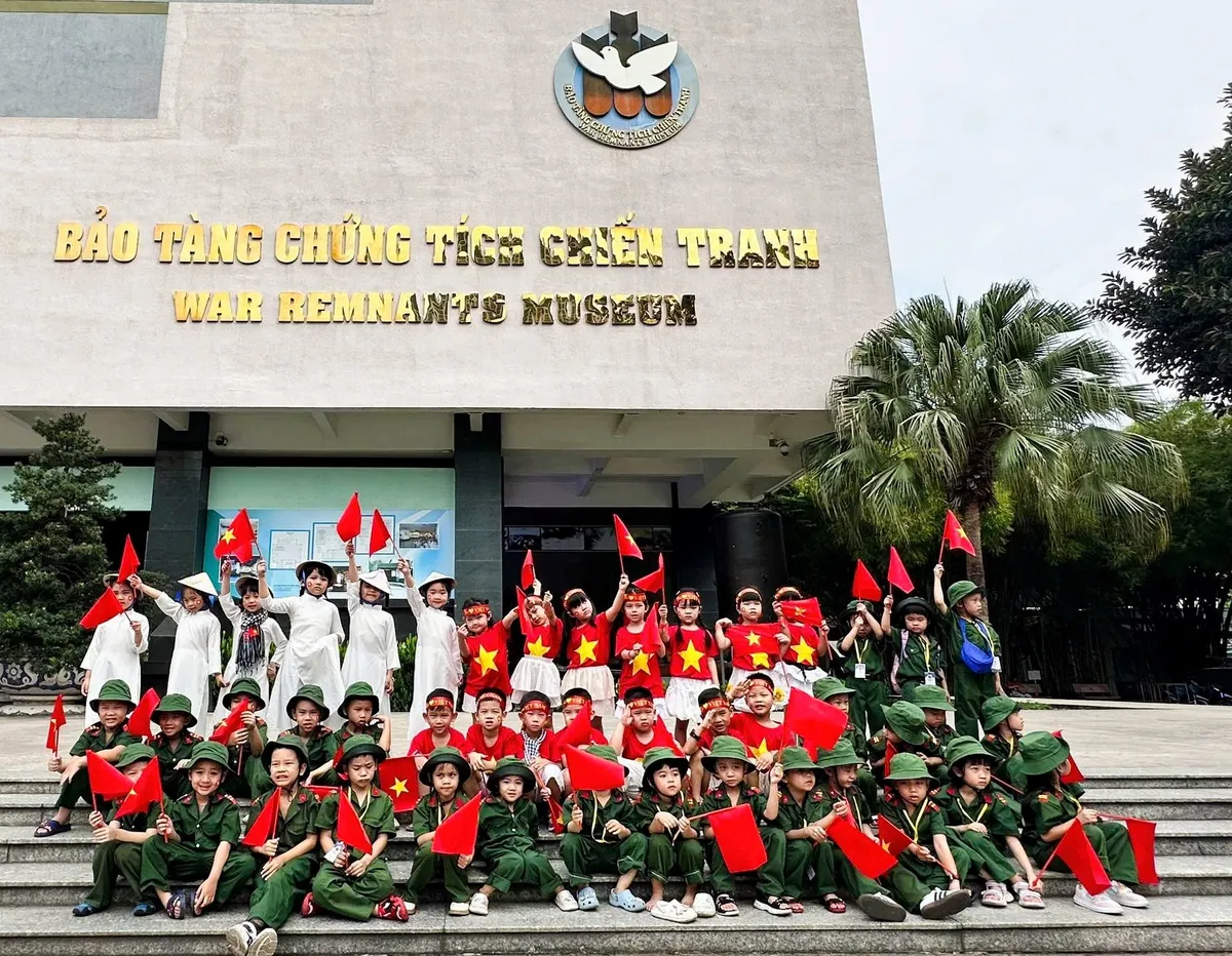 Mầm non yêu nước: Những bộ ảnh làm “đốn tim” cộng đồng mạng - Ảnh 5. Mầm non yêu nước: Những bộ ảnh làm “đốn tim” cộng đồng mạng - Ảnh 5.