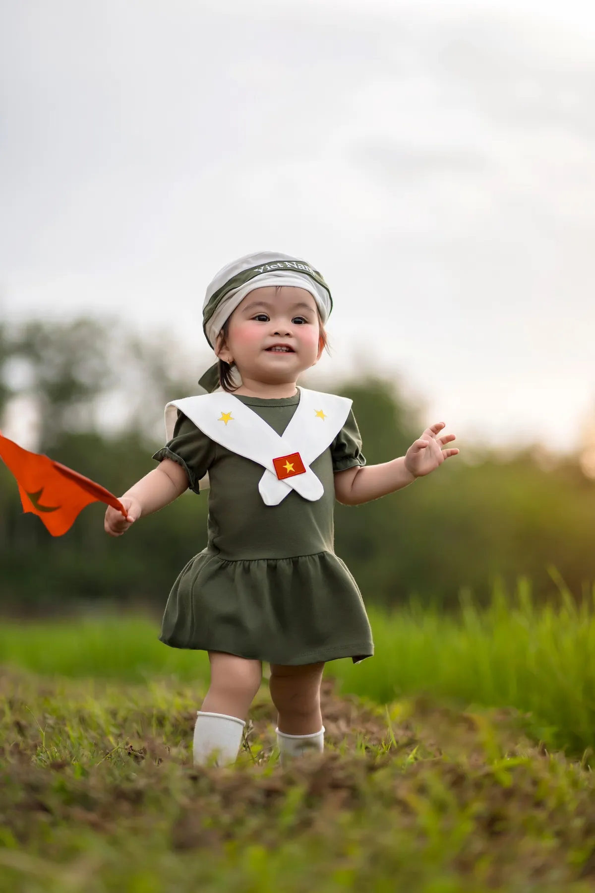 Mầm non yêu nước: Những bộ ảnh làm “đốn tim” cộng đồng mạng - Ảnh 6. Mầm non yêu nước: Những bộ ảnh làm “đốn tim” cộng đồng mạng - Ảnh 6.