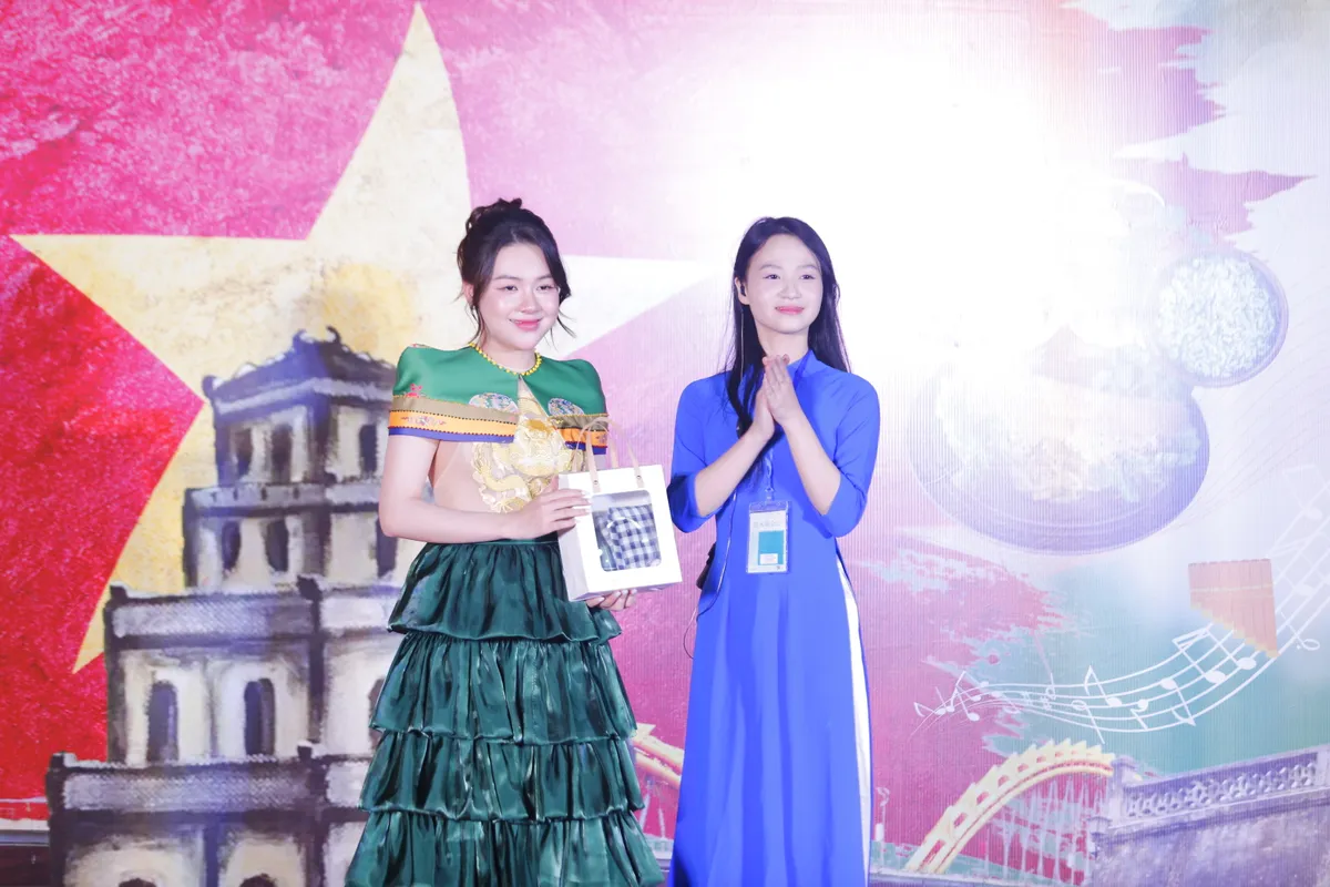 Hương Sắc Việt - Hành trình tôn vinh vẻ đẹp văn hóa dân tộc - Ảnh 16.