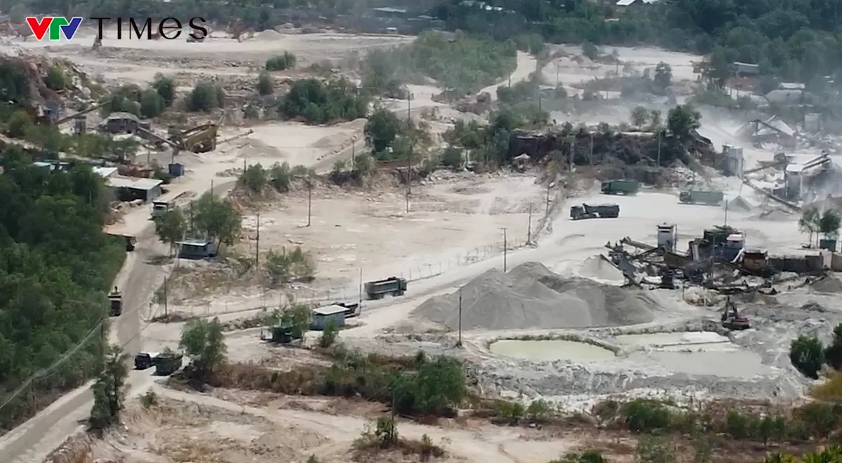 Cảnh b&aacute;o tai nạn do xe benz chở đất đ&aacute; g&acirc;y ra tr&ecirc;n Quốc lộ 51 - Ảnh 8.