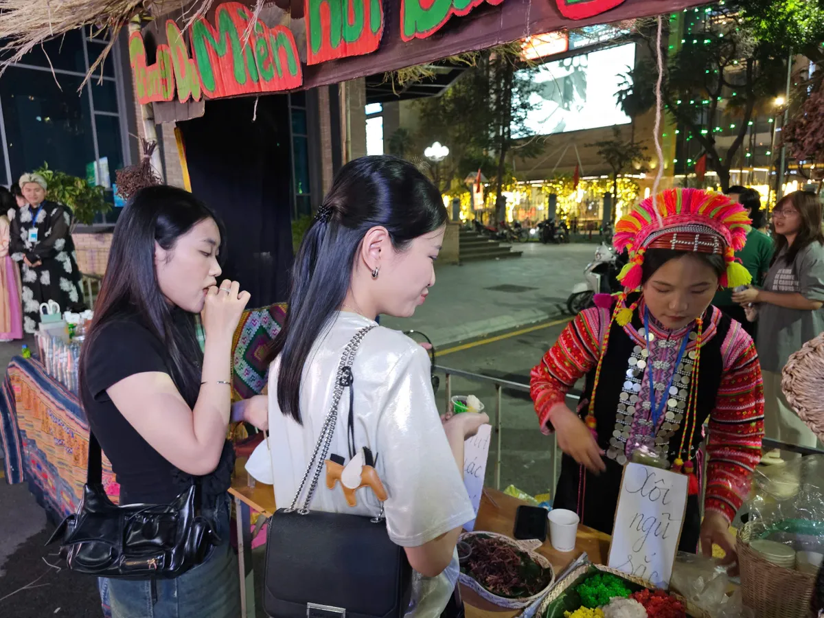 Hương Sắc Việt - Hành trình tôn vinh vẻ đẹp văn hóa dân tộc - Ảnh 3.