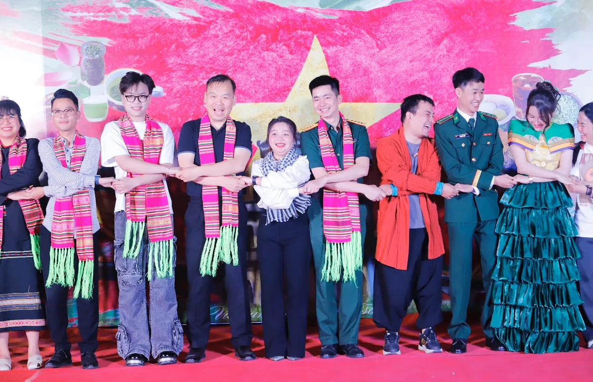 Hương Sắc Việt - Hành trình tôn vinh vẻ đẹp văn hóa dân tộc - Ảnh 15.