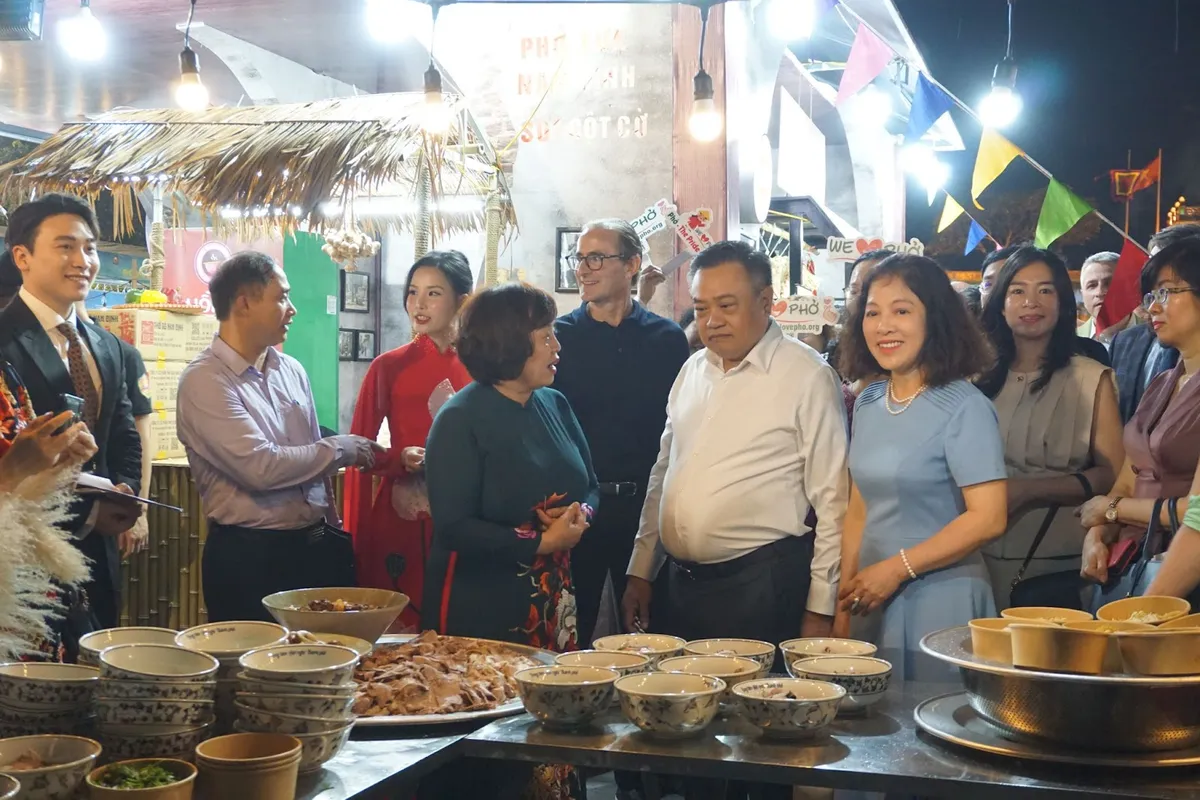 Khai mạc Festival Phở 2025: Kỷ nguyên số trong ẩm thực phở - Ảnh 8.