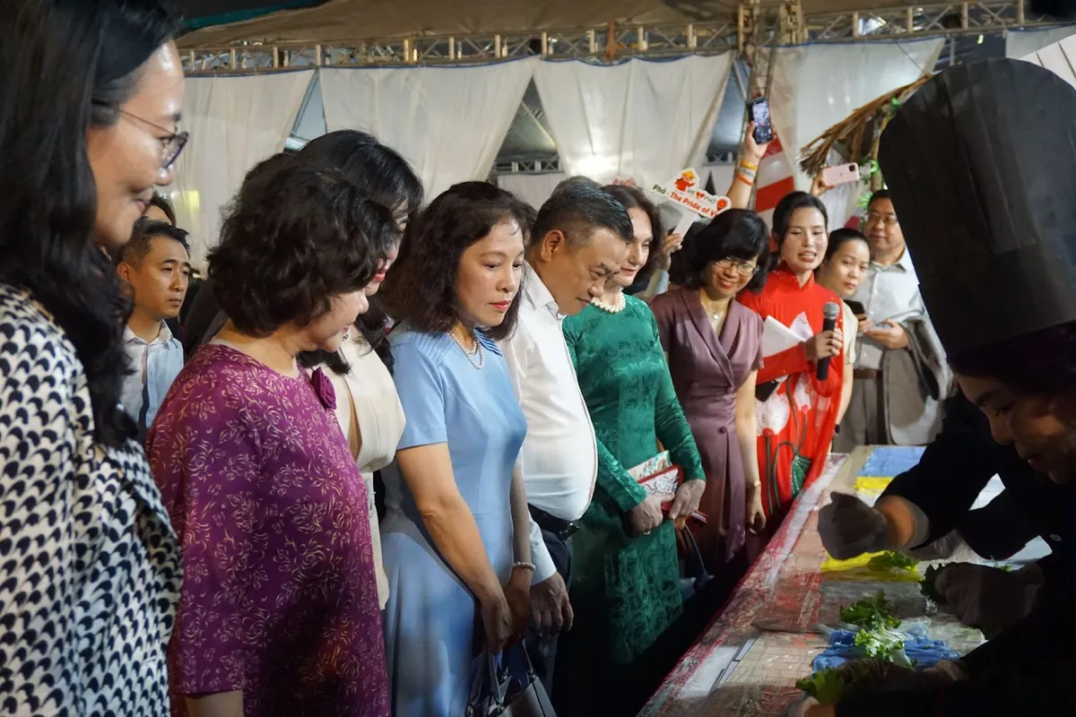 Khai mạc Festival Phở 2025: Kỷ nguyên số trong ẩm thực phở - Ảnh 9.