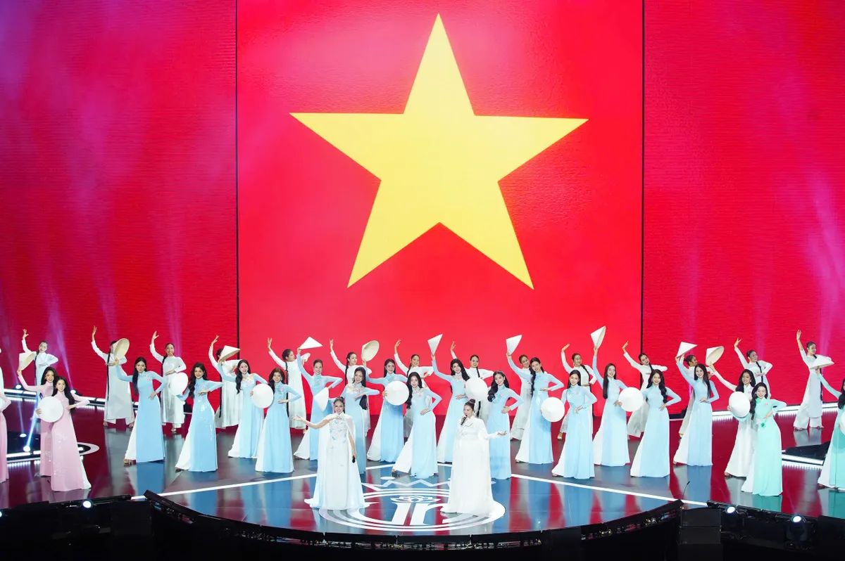 Chung khảo Hoa hậu Việt Nam 2024: 41 người đẹp khoe nhan sắc, đồng diễn áo dài - Ảnh 6.