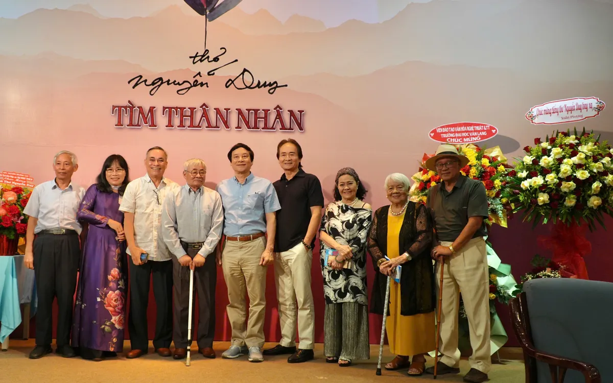 Nhà thơ Nguyễn Duy đọc thơ khắp 3 miền để Tìm thân nhân - Ảnh 1.