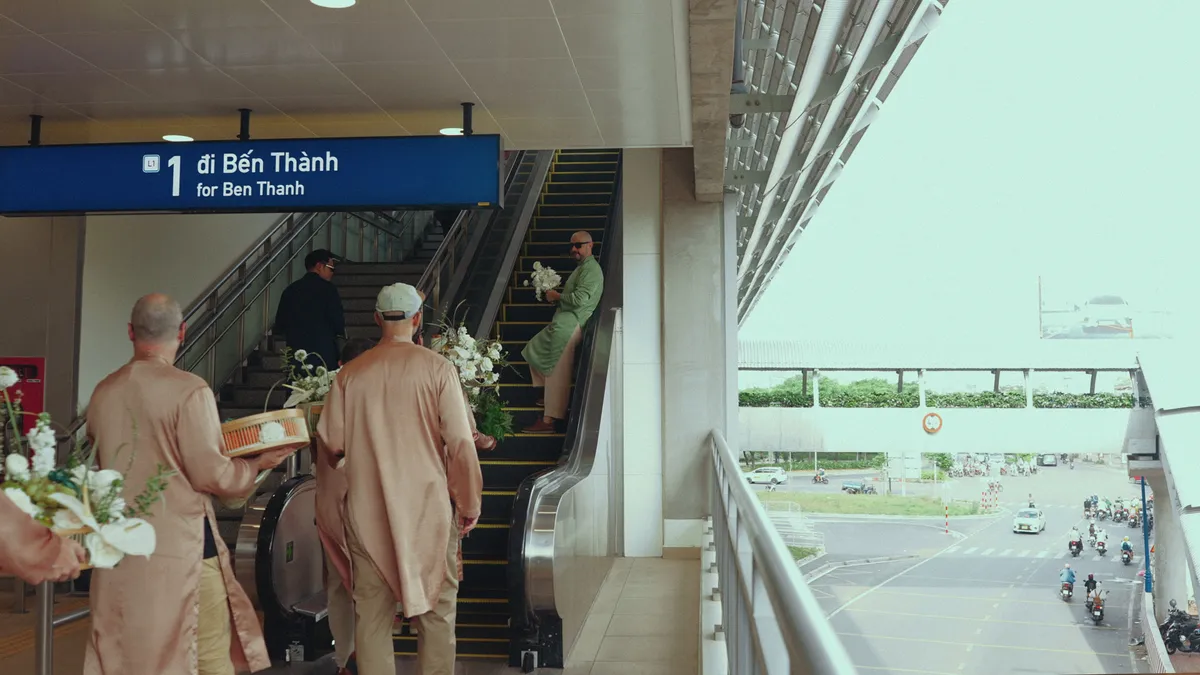 Rước dâu bằng tàu Metro: Sáng tạo, hiện đại, lan toả tinh thần xanh - Ảnh 2.