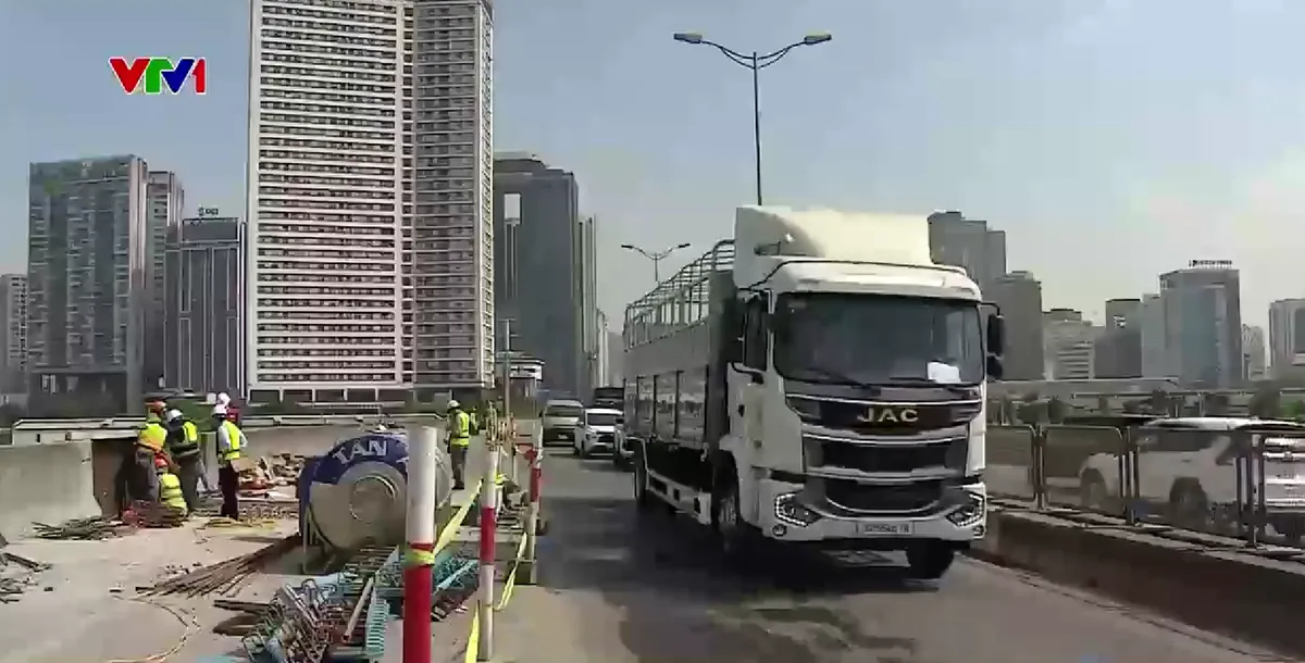 Đảm bảo giao thông sửa chữa đường Vành đai 3 trên cao - Ảnh 1.