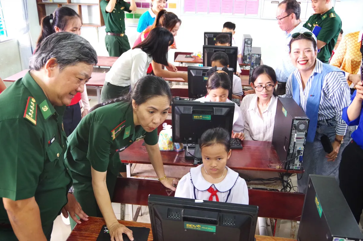 Bộ đội Biên phòng Khánh Hòa: Hành trình về nguồn ý nghĩa tại Ninh Phước - Ảnh 2.