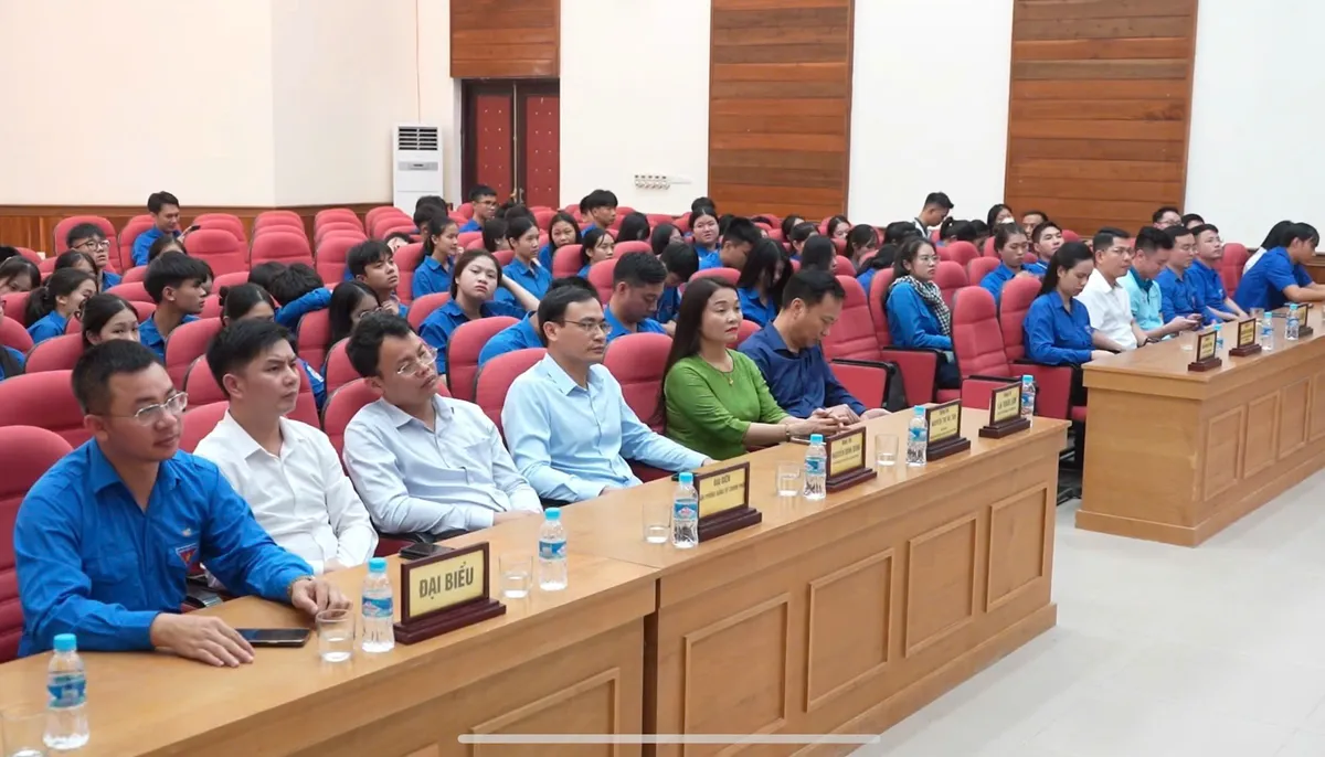 Thanh niên khánh thành công trình Sáng mãi tên anh tại Khu tưởng niệm Lý Tự Trọng - Ảnh 4.