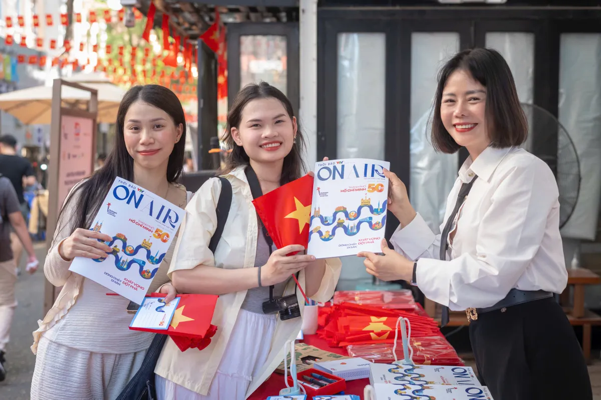 Những Khoảnh Khắc Đẹp Của Du Khách Bên Vtv On Air Phiên Bản Đặc Biệt - Ảnh 9. Những Khoảnh Khắc Đẹp Của Du Khách Bên Vtv On Air Phiên Bản Đặc Biệt - Ảnh 9.