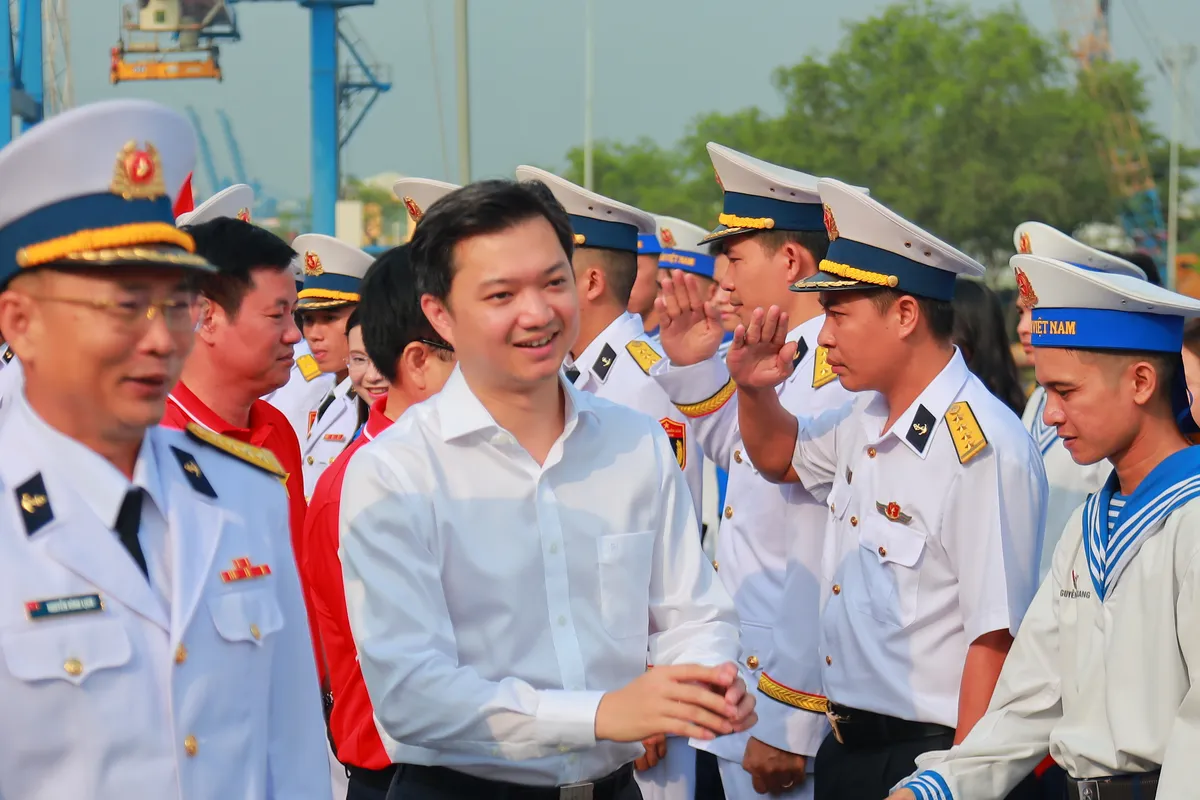 Hành trình “Tuổi trẻ vì biển, đảo quê hương” đến với Trường Sa - Ảnh 3.