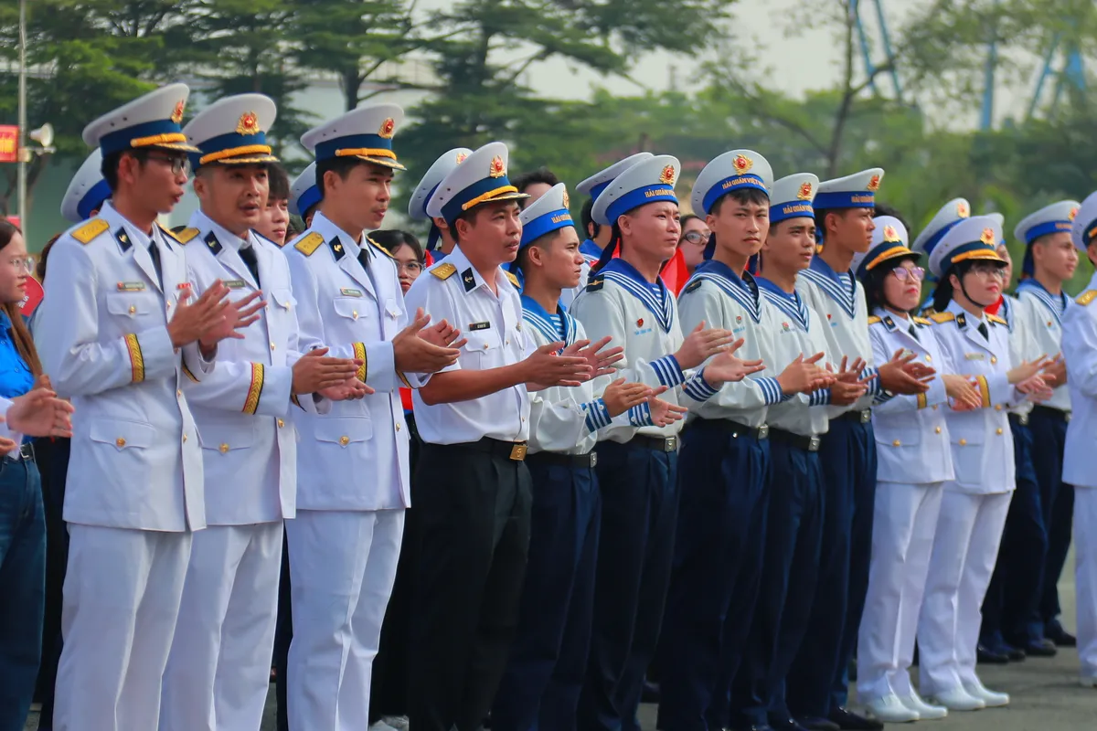 Hành trình “Tuổi trẻ vì biển, đảo quê hương” đến với Trường Sa - Ảnh 4.