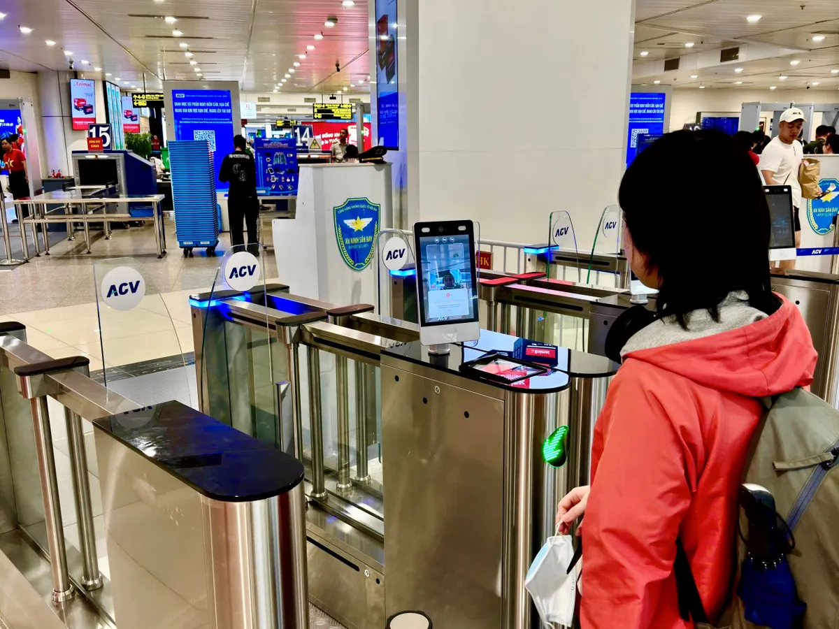 Bay không cần giấy tờ, chỉ cần khuôn mặt, Vietjet thôi! - Ảnh 2.