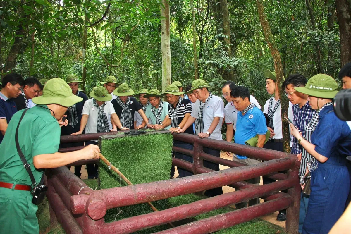 Địa đạo Củ Chi: Nơi lịch sử sống lại với những trải nghiệm hấp dẫn - Ảnh 6.