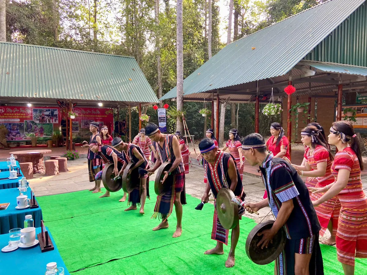 Địa đạo Củ Chi: Nơi lịch sử sống lại với những trải nghiệm hấp dẫn - Ảnh 9.