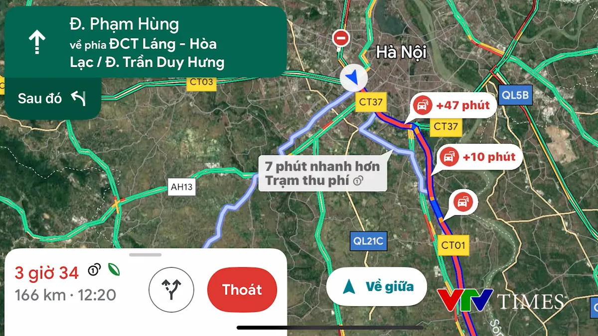 Vành đai 3 ùn tắc tê liệt hơn 10 km, người dân nhích từng mét rời Thủ đô - Ảnh 2.