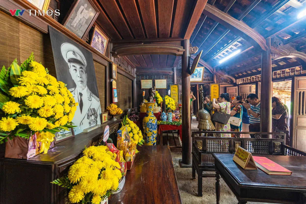 Hàng ngàn người đến thăm nhà lưu niệm Đại tướng Võ Nguyên Giáp tại Quảng Bình - Ảnh 4.