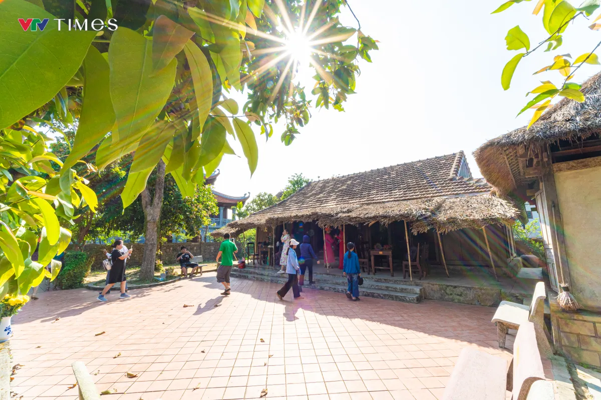 Hàng ngàn người đến thăm nhà lưu niệm Đại tướng Võ Nguyên Giáp tại Quảng Bình - Ảnh 1.