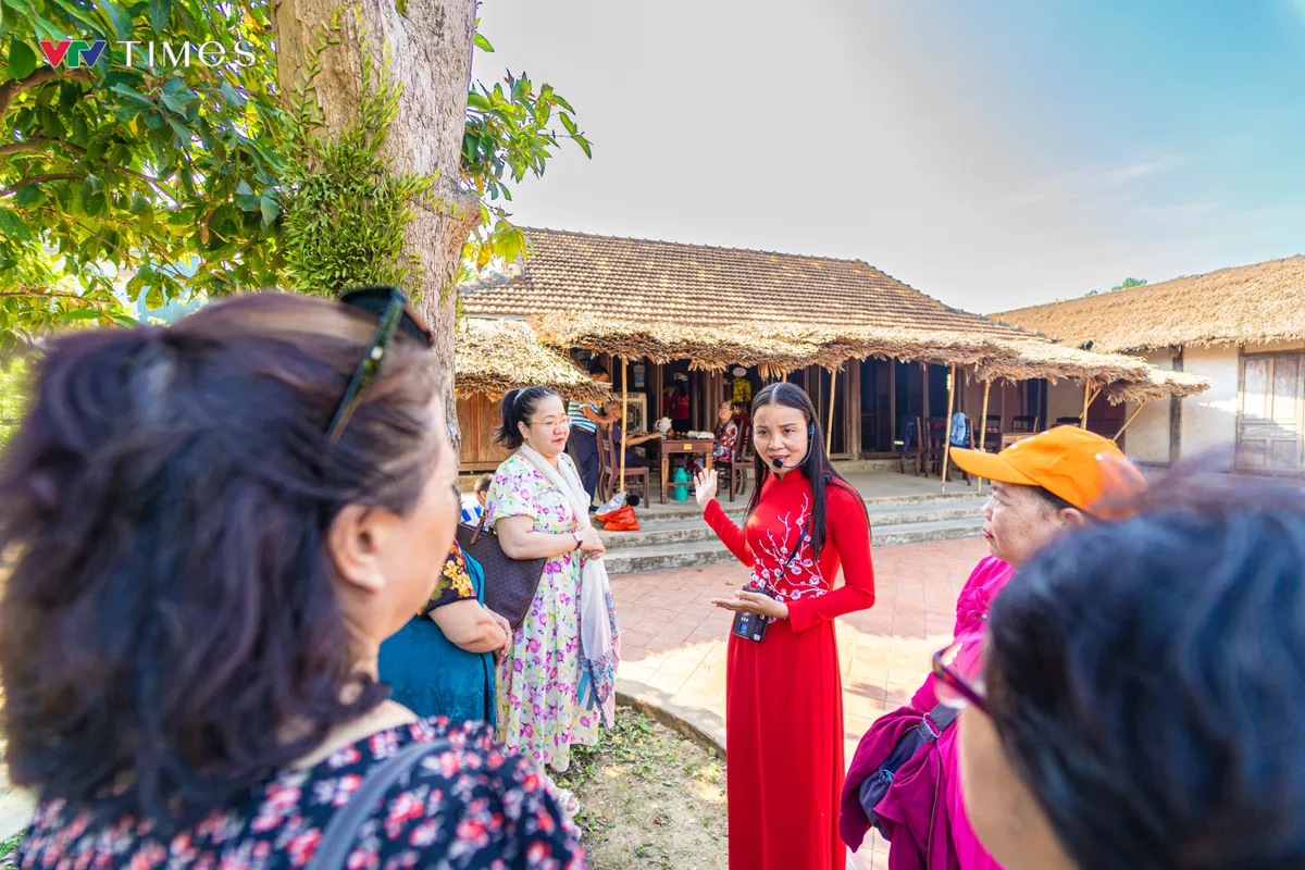 Hàng ngàn người đến thăm nhà lưu niệm Đại tướng Võ Nguyên Giáp tại Quảng Bình - Ảnh 3.