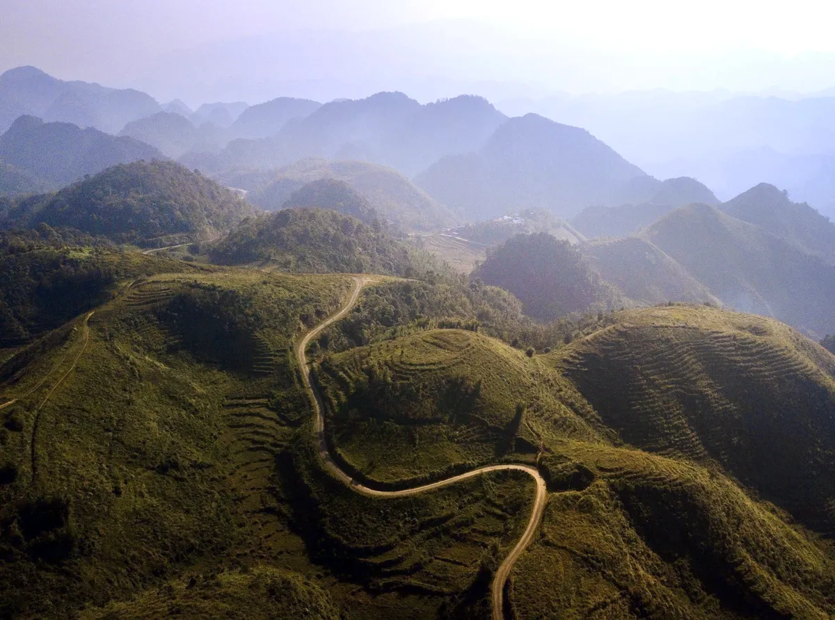 Hồ Sam Tạng - Viên ngọc thô trên đỉnh núi Pù Bin, Hòa Bình - Ảnh 1.