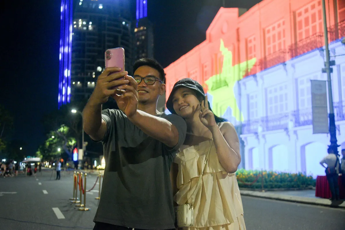 Trình chiếu phim 3D mapping “Câu chuyện Đà Nẵng- The story of Da Nang” - Ảnh 7.