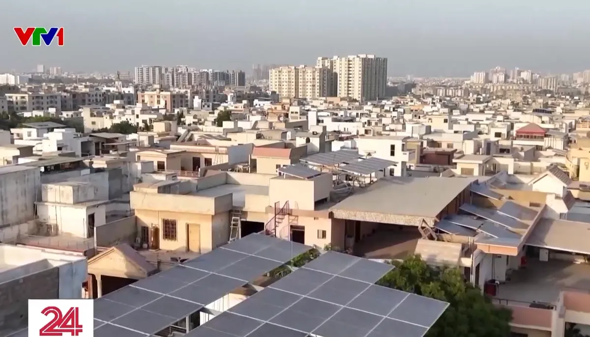 Nghịch lý ở Pakistan: Khủng hoảng tiền điện do năng lượng mặt trời - Ảnh 1.