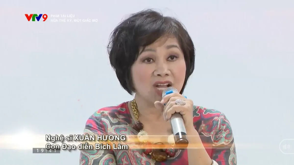 Phim tài liệu Nửa thế kỷ, một giấc mơ: Ký ức 50 năm của những gia đình nghệ sĩ miền Nam tập kết - Ảnh 4. Phim tài liệu Nửa thế kỷ, một giấc mơ: Ký ức 50 năm của những gia đình nghệ sĩ miền Nam tập kết - Ảnh 4.