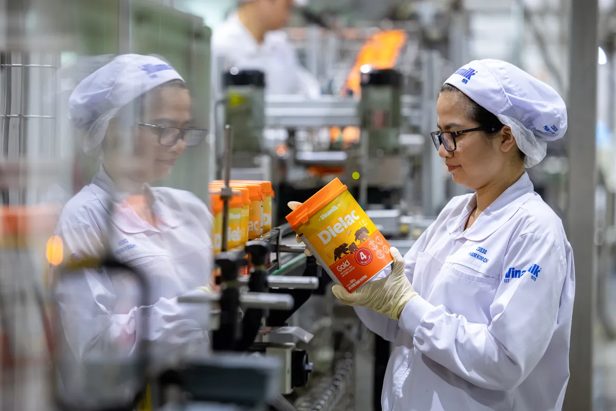 Thị trường nước ngoài lần đầu tiên đóng góp trên 20% doanh thu của Vinamilk - Ảnh 1.