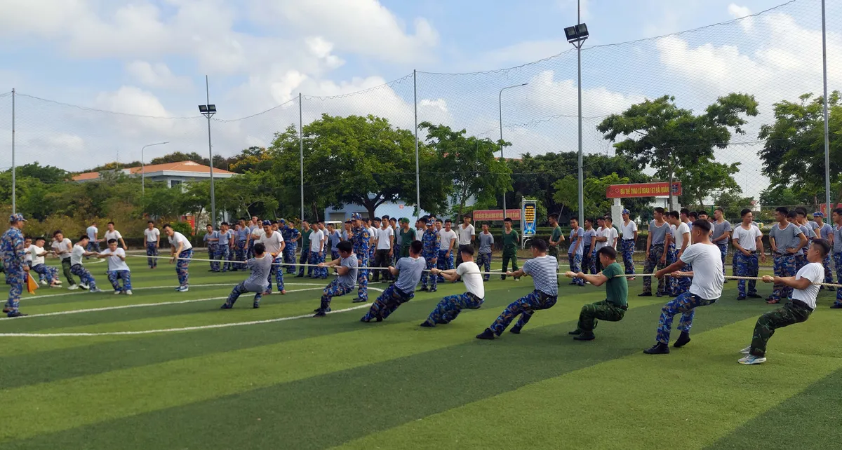Vùng 2 Hải quân: Nhiều hoạt động sôi nổi dịp nghỉ lễ 30/4 và 1/5 - Ảnh 4.