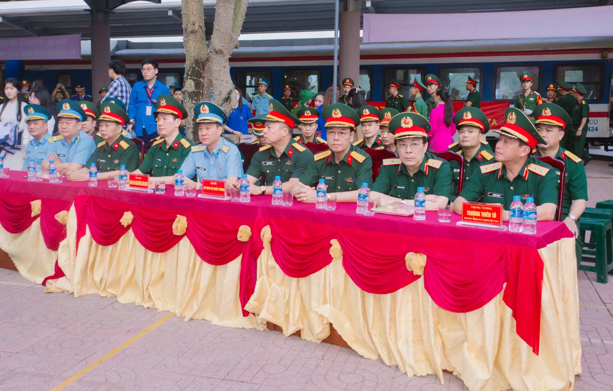 Quân khu 4, tỉnh Nghệ An đón các lực lượng hoàn thành nhiệm vụ diễu binh, diễu hành - Ảnh 1.