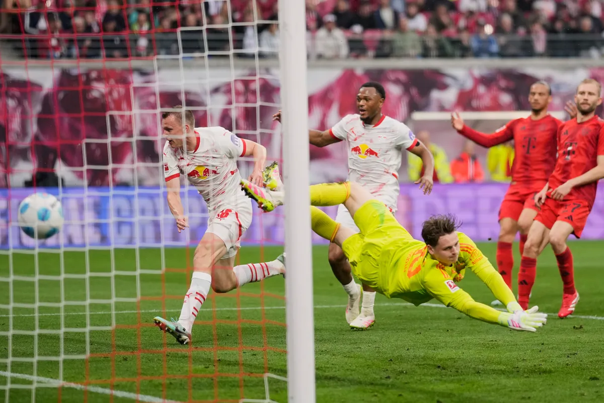 Bayern Munich đánh rơi chiến thắng phút chót, Harry Kane tiếp tục lỡ hẹn danh hiệu - Ảnh 2.
