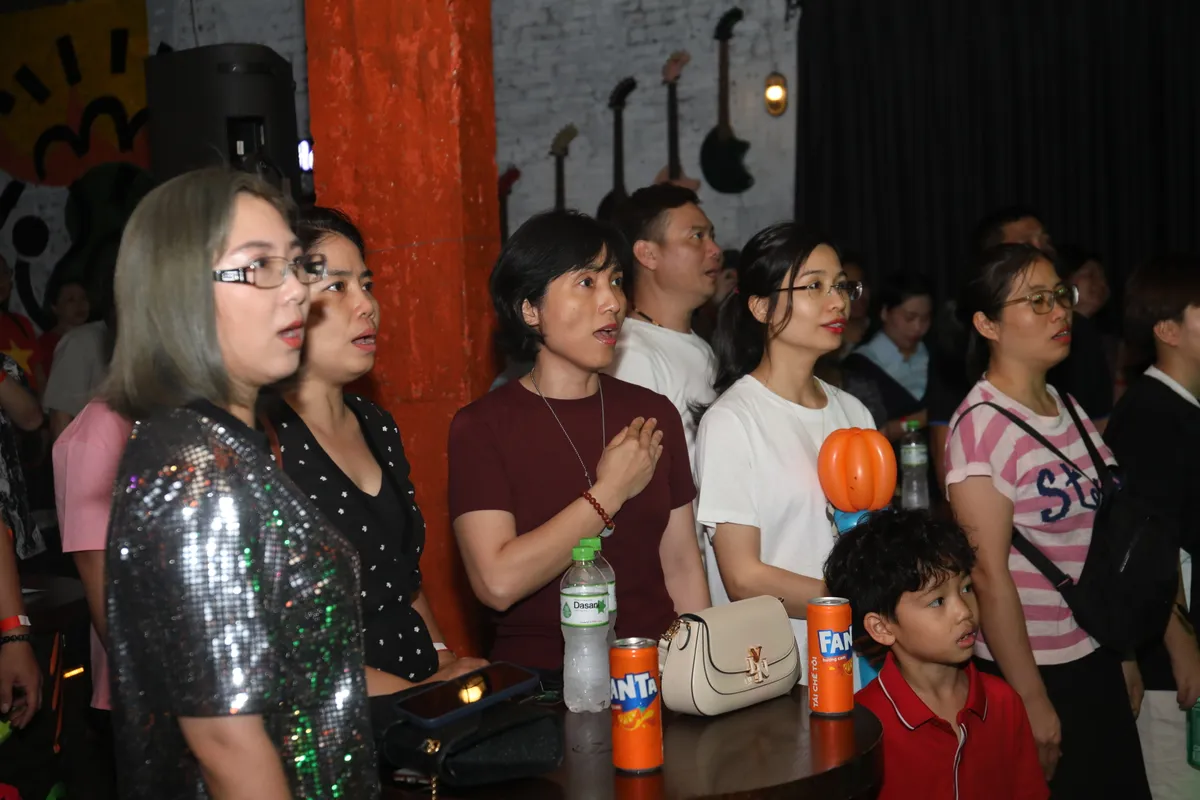 Thái Thùy Linh: Tình yêu nhạc cách mạng được cha gieo mầm từ Lì và Sáo - Ảnh 4.