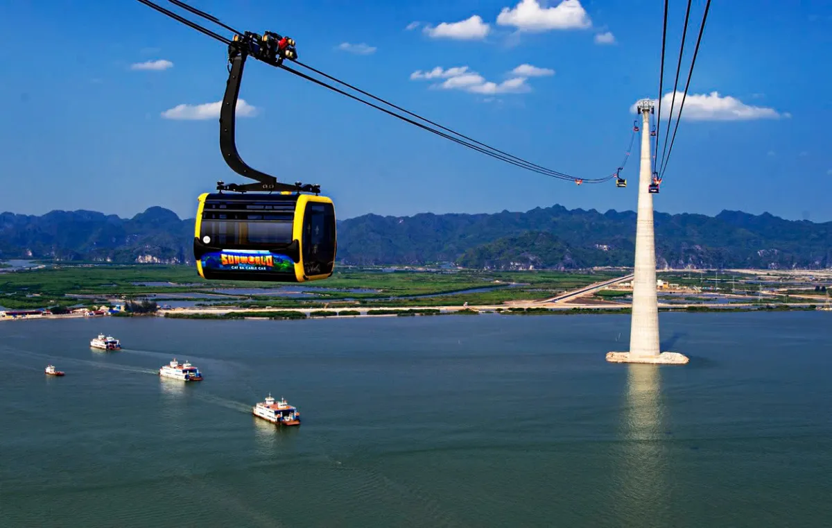 Các điểm du lịch tại miền Bắc thu hút lượng lớn du khách dịp nghỉ lễ - Ảnh 4.