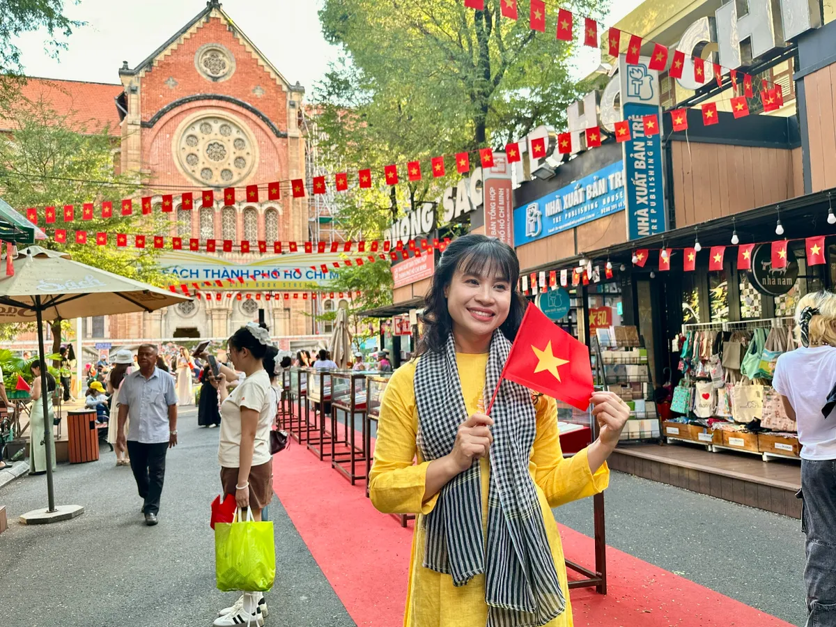 Du lịch TP Hồ Chí Minh thu gần 16 ngàn tỷ đồng trong dịp Kỷ niệm 50 năm thống nhất đất nước - Ảnh 1.