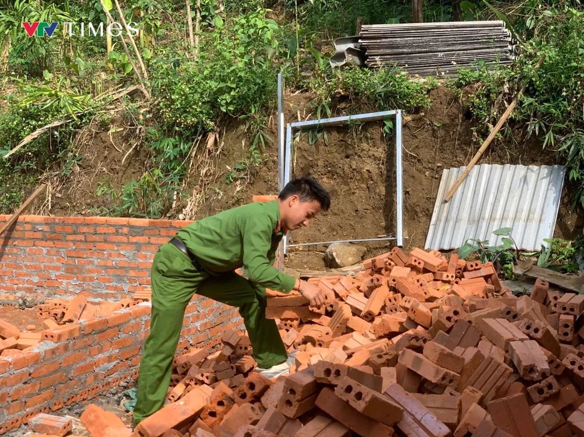 Công an Lai Châu chung tay xóa nhà tạm, dựng “mái ấm” nơi biên giới - Ảnh 1.
