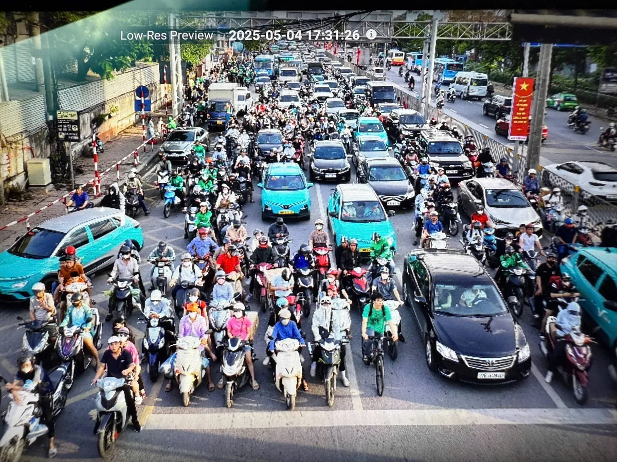Giao thông cửa ngõ phía Nam Hà Nội trong ngày cuối của dịp nghỉ lễ - Ảnh 8.