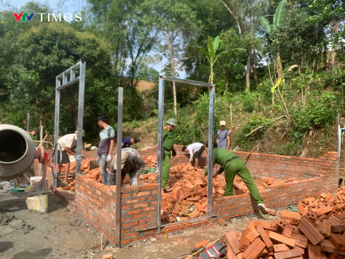 Công an Lai Châu chung tay xóa nhà tạm, dựng “mái ấm” nơi biên giới - Ảnh 6.