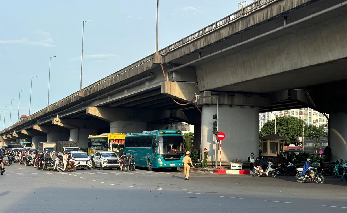 Giao thông cửa ngõ phía Nam Hà Nội trong ngày cuối của dịp nghỉ lễ - Ảnh 12.