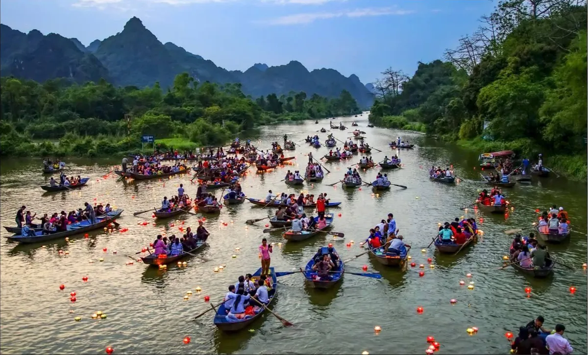 Tuệ giác Phật giáo qua ống kính các nghệ sĩ nhiếp ảnh - Ảnh 1.