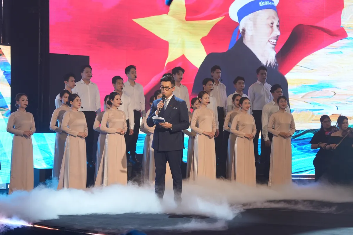 Lời thề giữ biển: Hào hùng và xúc động bản hùng ca 70 năm lực lượng Hải quân nhân dân Việt Nam - Ảnh 2.