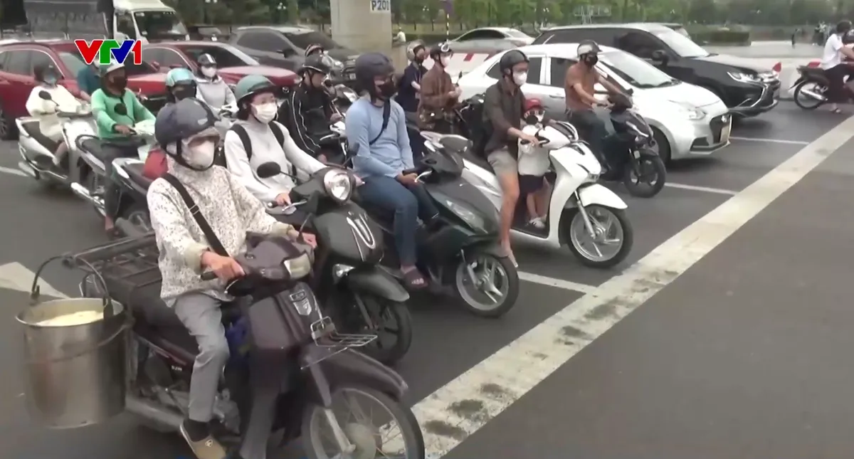 Hà Nội tổ chức lại giao thông tại nhiều nút giao, hạn chế ùn tắc - Ảnh 1.