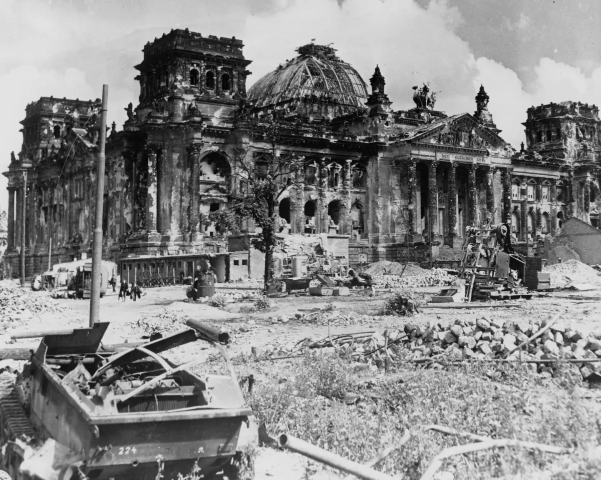 Berlin và vết sẹo sau 80 năm kết thúc số phận Đức Quốc xã - Ảnh 2.