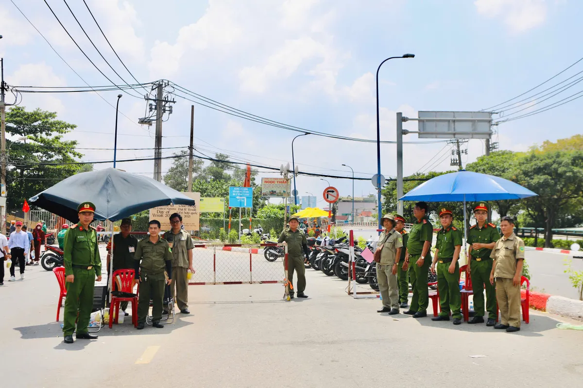 TP Hồ Chí Minh siết chặt an ninh tại Đại lễ Vesak 2025 - Ảnh 1. TP Hồ Chí Minh siết chặt an ninh tại Đại lễ Vesak 2025 - Ảnh 1.