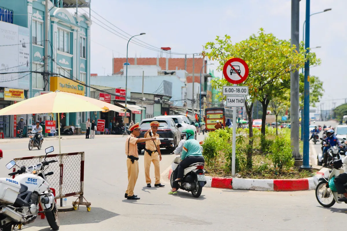 TP Hồ Chí Minh siết chặt an ninh tại Đại lễ Vesak 2025 - Ảnh 4. TP Hồ Chí Minh siết chặt an ninh tại Đại lễ Vesak 2025 - Ảnh 4.